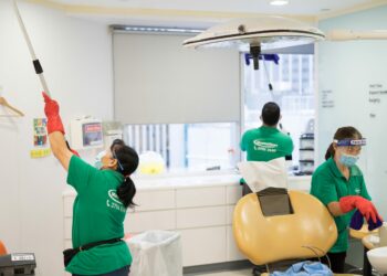 Masterclean-香港中環中環中心牙科診所全面清潔 天花板、玻璃、櫃面表面去污清潔