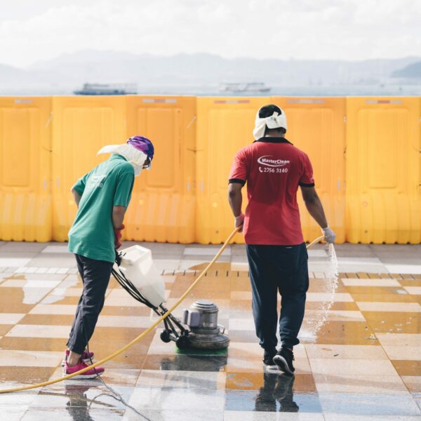 Masterclean-戶外洗地 使用專業高速洗地機洗地 Masterclean-戶外洗地 使用專業高速洗地機洗地