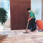 Masterclean-辦公室清潔 使用強力真空吸塵機，清除地毯上的灰塵