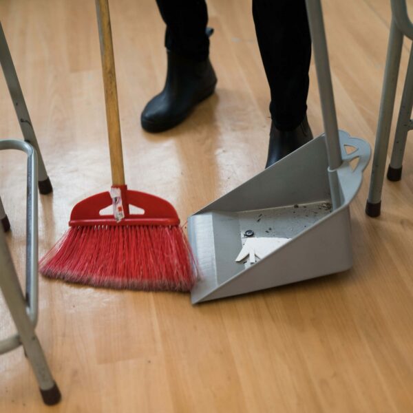 Masterclean-教室清潔 地板基礎除塵去污清潔