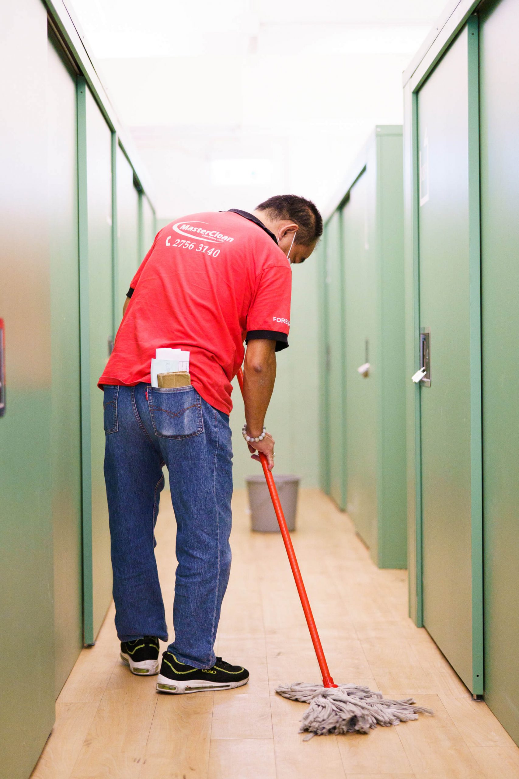 Masterclean-新界屯門區工業大廈迷你倉清潔 木地板基礎步驟清潔