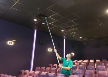 Masterclean-港島區銅鑼灣戲院清潔 天花板冷氣扣去污清潔