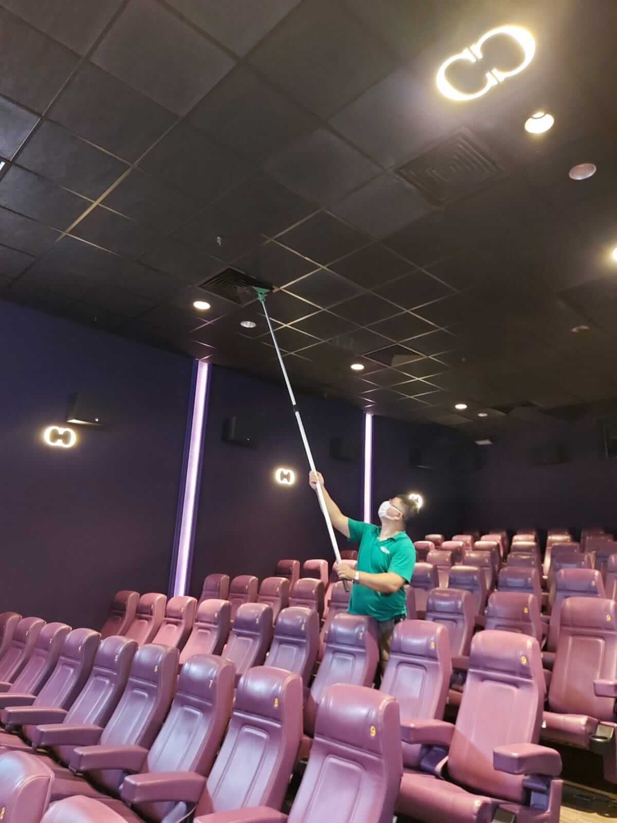 Masterclean-港島區銅鑼灣戲院清潔 天花板冷氣扣去污清潔