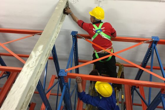 Masterclean-外墻天花板清潔 高空工作鋁架配合清潔 Masterclean-外墻天花板清潔 高空工作鋁架配合清潔