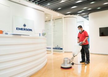 Masterclean-辦公室深層清潔 使用洗地氈機高速清洗