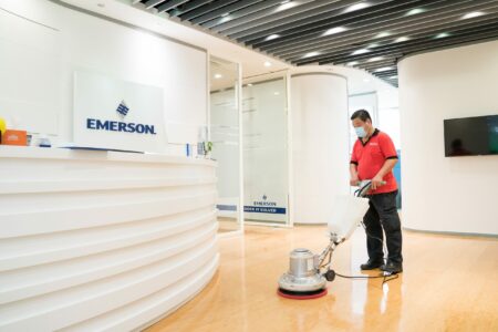 Masterclean-辦公室深層清潔 使用洗地氈機高速清洗