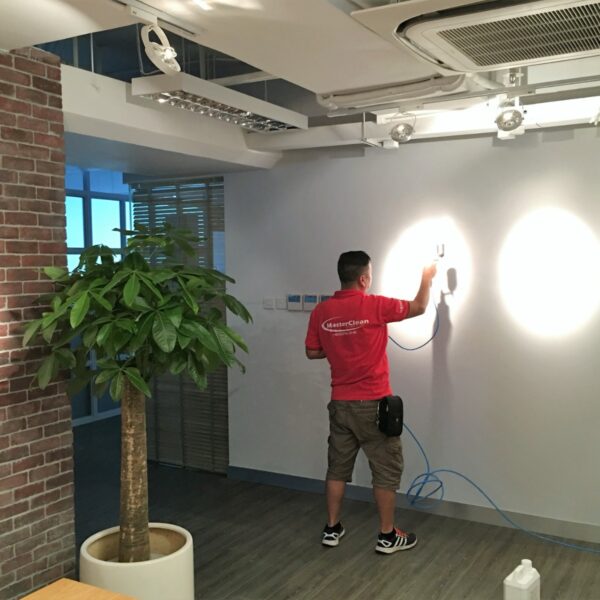 Masterclean-除甲醛-JP – 使用專業的納米噴槍,均勻地把ECO無光觸媒噴塗 Masterclean-除甲醛-JP – 使用專業的納米噴槍,均勻地把ECO無光觸媒噴塗