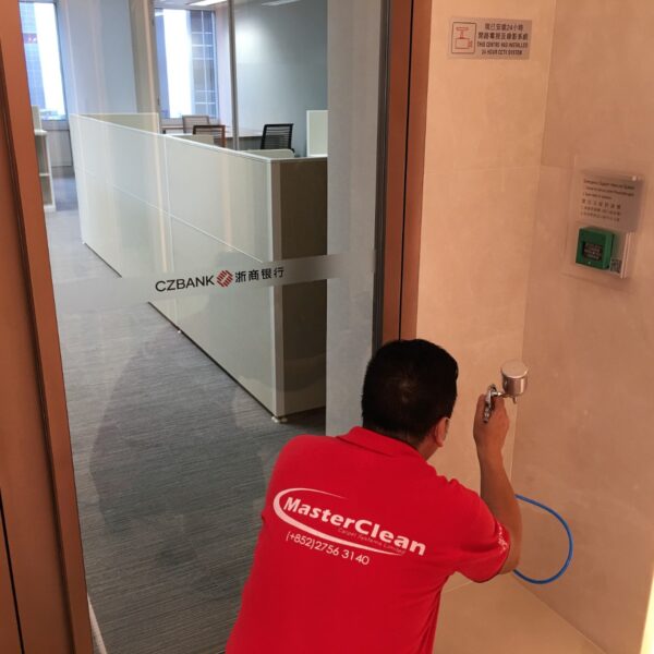 Masterclean-除甲醛-JP – 使用專業的納米噴槍,均勻地把ECO無光觸媒噴塗 Masterclean-除甲醛-JP – 使用專業的納米噴槍,均勻地把ECO無光觸媒噴塗