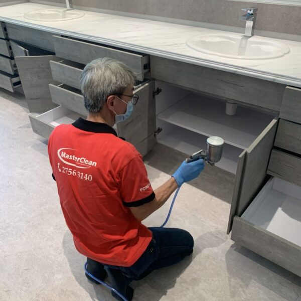 Masterclean-除甲醛-JP – 使用專業的納米噴槍,均勻地把ECO無光觸媒噴塗 Masterclean-除甲醛-JP – 使用專業的納米噴槍,均勻地把ECO無光觸媒噴塗
