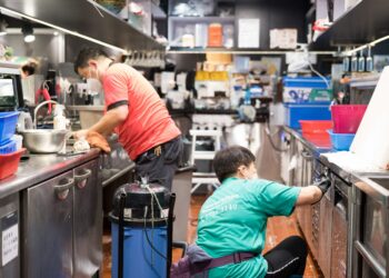 Masterclean-九龍區觀塘駿業街中海日升中心廚房清潔 專業清潔劑去污清除油垢