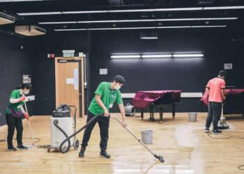 Masterclean-新界區沙田石門學校深層地板清潔 使用洗地氈機高速清洗地板