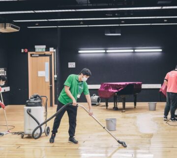 Masterclean-新界區沙田石門學校深層地板清潔 使用洗地氈機高速清洗地板