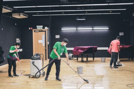 Masterclean-新界區沙田石門學校深層地板清潔 使用洗地氈機高速清洗地板