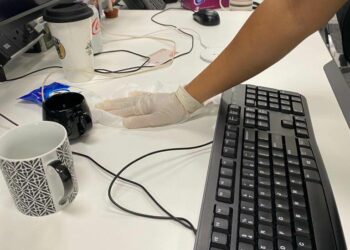 Masterclean-港島區中環皇后大道中30號寫字樓清潔 辦公室日常清潔-工作檯面清潔