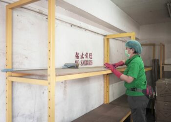 Masterclean-新界區葵涌羅氏美光發展大廈 -貨倉大清潔 擦拭清潔場地設施、貨架、牛角扇同埋清洗洗手間，令貨倉不再蒙塵