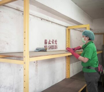 Masterclean-新界區葵涌羅氏美光發展大廈 -貨倉大清潔 擦拭清潔場地設施、貨架、牛角扇同埋清洗洗手間，令貨倉不再蒙塵