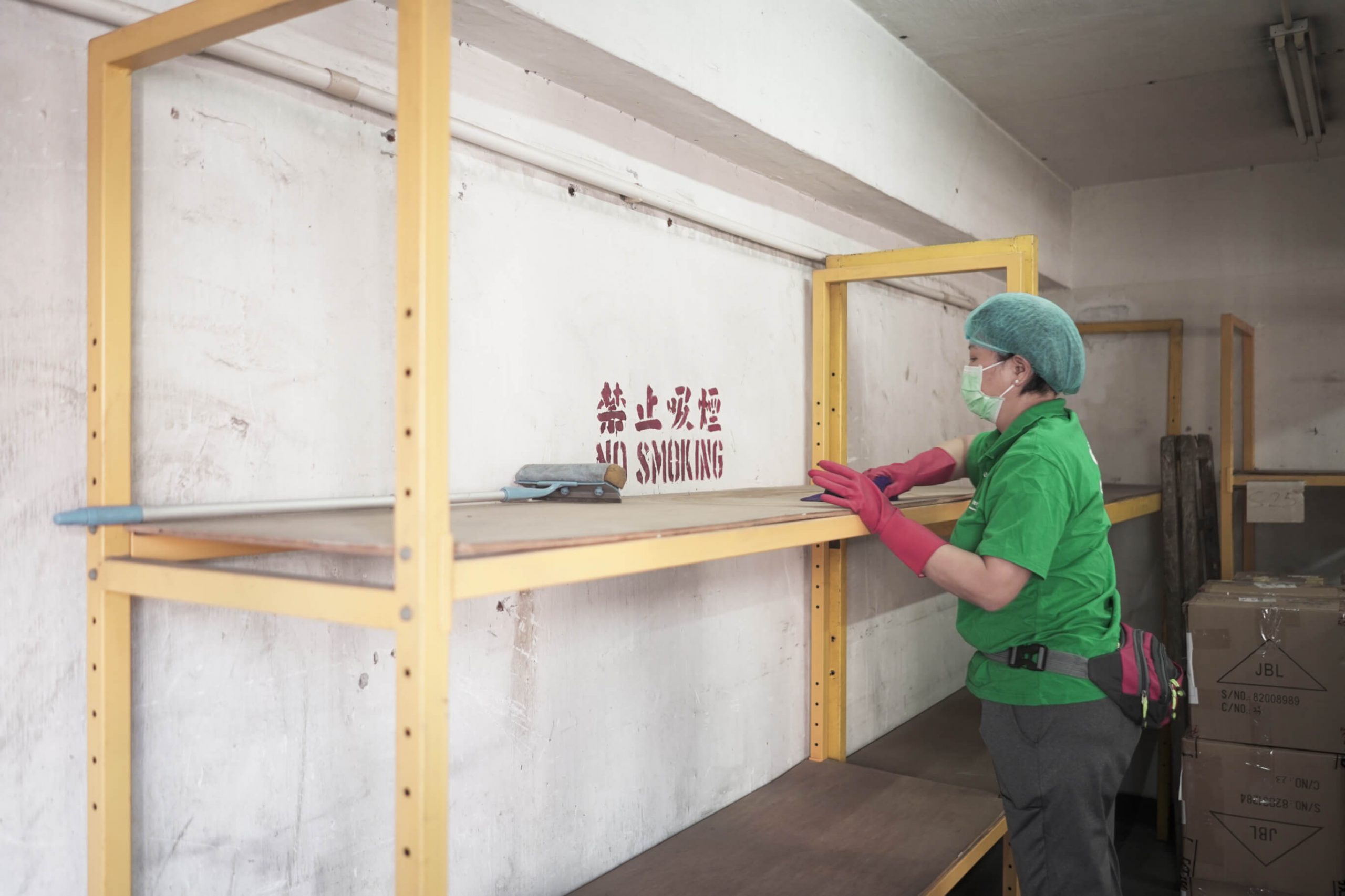 Masterclean-新界區葵涌羅氏美光發展大廈 -貨倉大清潔 擦拭清潔場地設施、貨架、牛角扇同埋清洗洗手間,令貨倉不再蒙塵
