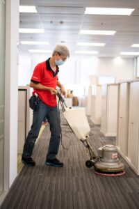 Masterclean-辦公室清潔 使用洗地氈機高速清洗地毯，配合專業強效環保地毯清潔劑