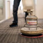 Masterclean-辦公室清潔 使用洗地氈機高速清洗地毯，配合專業強效環保地毯清潔劑