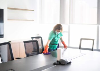 Masterclean-九龍區九龍灣高銀金融國際中心辦公室清潔 工作區域會議室檯面清潔