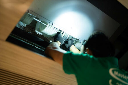 Masterclean-新界區長沙灣半島大廈-辦公室冷氣機清洗 冷氣機拆卸中