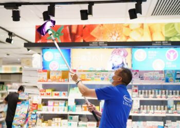 Masterclean-九龍區尖沙咀加連威老道希爾頓大廈-店鋪清潔 天花吊燈除塵清潔