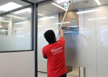 Masterclean-renovation-cleaning-7 Masterclean-裝修後清潔 辦公室玻璃清潔 玻璃刮清楚水痕