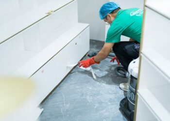 Masterclean-renovation-cleaning-shop-4-scaled Masterclean-裝修後清潔 店鋪清潔 吸塵 穿戴整齊清潔裝備