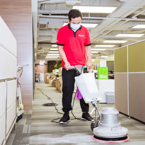Masterclean-辦公室清潔/辦公室助理-辦公室地毯清潔 使用洗地氈機高速清洗地毯 Masterclean-辦公室清潔/辦公室助理-辦公室地毯清潔 使用洗地氈機高速清洗地毯