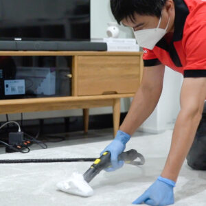 Masterclean-地毯清潔服務 噴灑有專業強效環保地毯去污劑分解頑固污漬。 Masterclean-地毯清潔服務 噴灑有專業強效環保地毯去污劑分解頑固污漬。