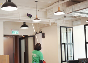 Masterclean-九龍區長沙灣百佳大廈17樓裝修後清潔 天花板去污清潔