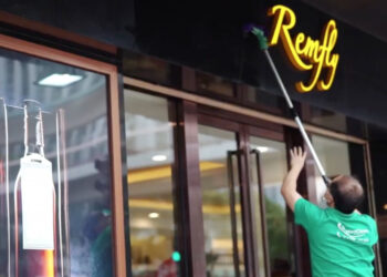 Masterclean-港島區灣仔告士打道城市大廈地下 店鋪大招牌清潔 高空除塵清潔