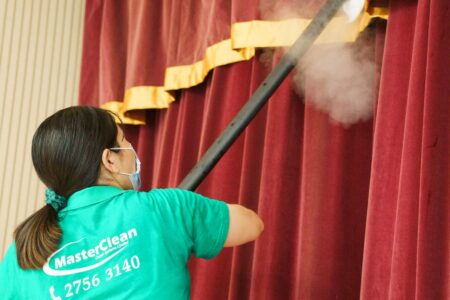 Masterclean-絲絨布幕清潔 高溫蒸氣幫布幕進行除塵清潔同消毒，達到加濕清潔同除皺效果