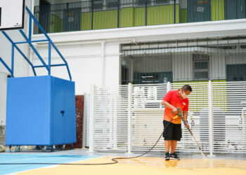 高頻高壓噴射清洗磚面| Masterclean